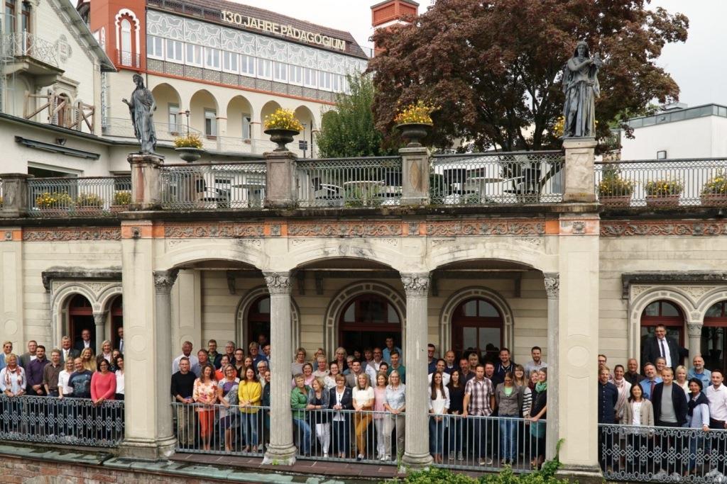 //paedagogium-baden-baden.de/wp-content/uploads/2018/09/Kollegium1819_2kompr.jpg