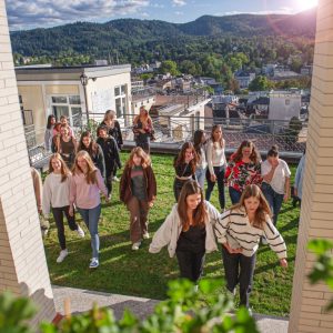 https://paedagogium-baden-baden.de//wp-content/uploads/2022/10/Internat-Zimmer-19-Mittel-300x300.jpg