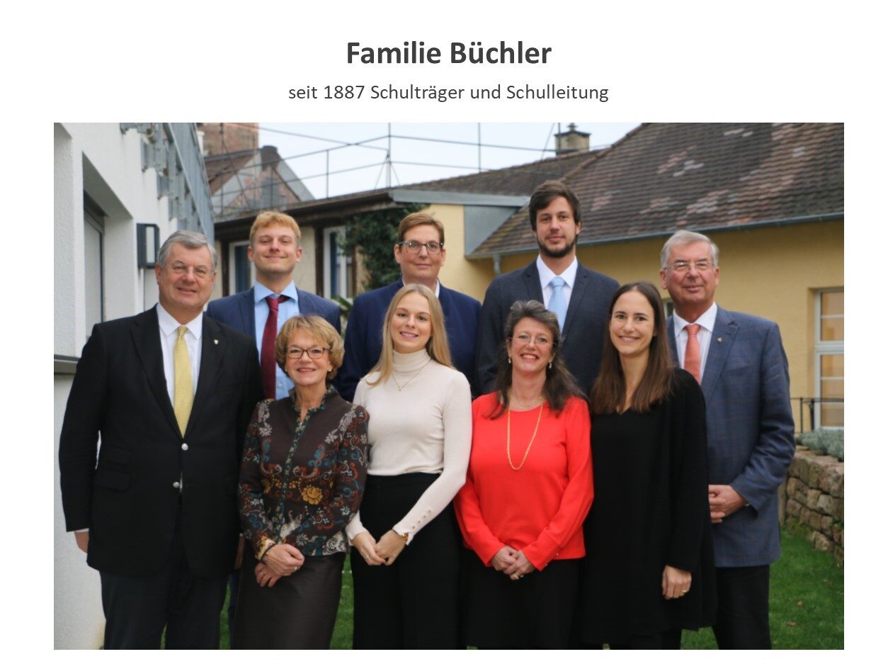 //paedagogium-baden-baden.de/wp-content/uploads/2020/01/Familienbild_2020_grauschwarz-e1755253396706.jpg