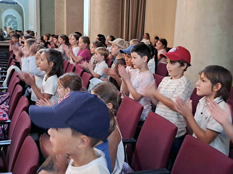 Schülerinenn des Pädagogiums als Zuschauer